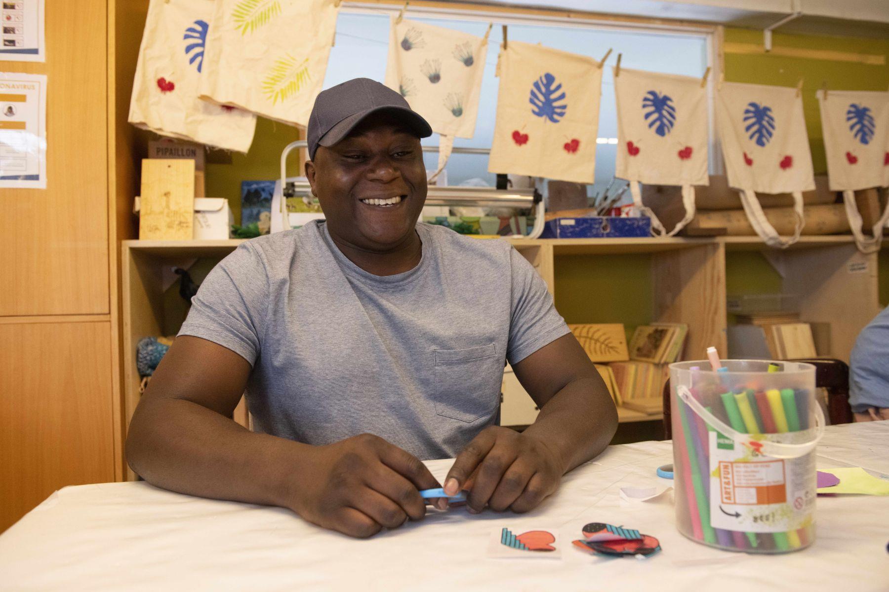 Groot Eiland biedt opleiding, werkervaring, jobcoaching en arbeidszorg aan talentvolle Brusselaars die ver van de arbeidsmarkt staan.